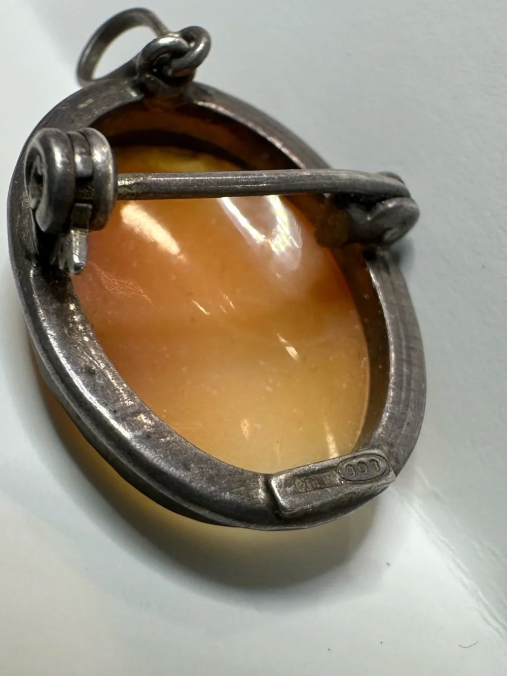 Vintage cameo pin/pendant